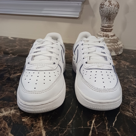 Nike Air Force 1 Low 07 Streetwear/Lifestyle Shoes Size 12C Unisex - Picture 2 of 10